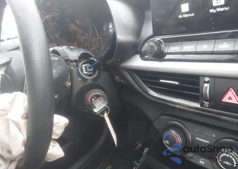 2021 Kia Forte Lxs z USA, uszkodzony, nr VIN 3KPF24AD4ME390465